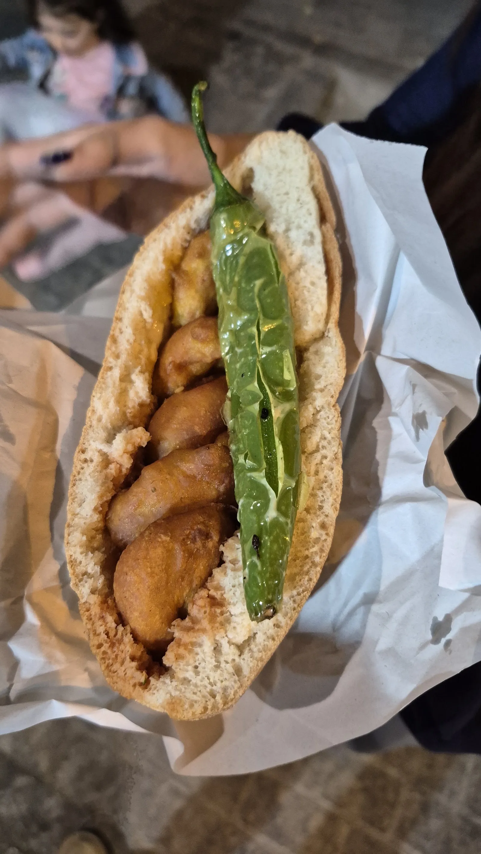 Sandwich garni de beignets et sauce du Tonic Club